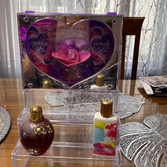 Taylor Swift Accessories - Taylor Swift Wonderstruct, Taylor swift Incredible Things Justin Bieber scents